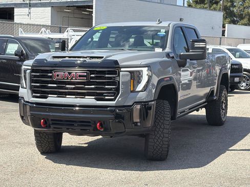 Used 2024 GMC Sierra 2500 AT4X AWD/4WD image 3