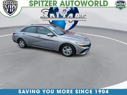 Used 2025 Hyundai Elantra SE FWD image 9