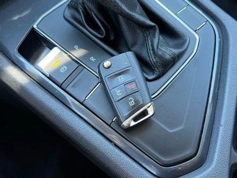 Used 2021 Volkswagen Tiguan S image 96