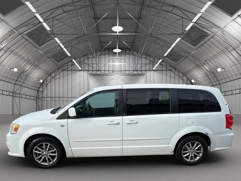 Used 2014 Dodge Grand Caravan SE image 4