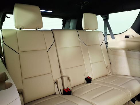 Certified 2023 Cadillac Escalade ESV Premium Luxury w/ Performance Package AWD/4WD image 14
