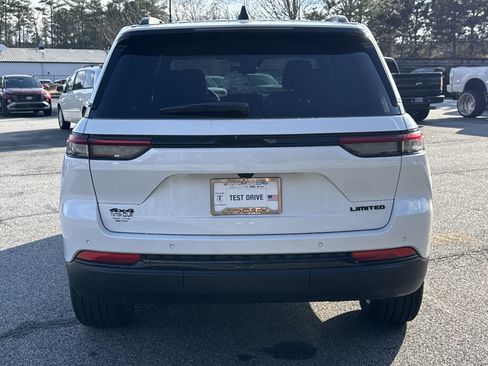 New 2025 Jeep Grand Cherokee Limited w/ Black Appearance Package image 4