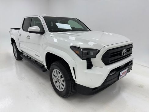 Used 2025 Toyota Tacoma SR5 w/ SR5 Upgrade Package image 2