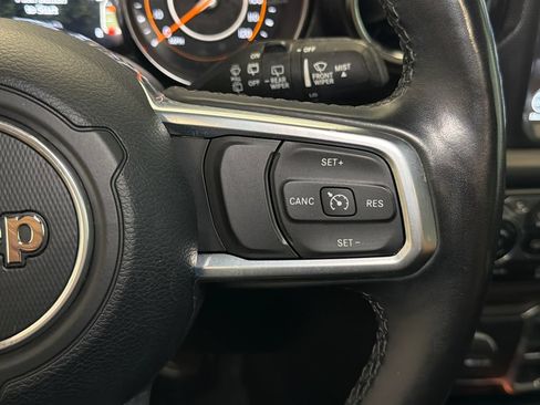 Used 2020 Jeep Wrangler Unlimited Sahara AWD/4WD image 31