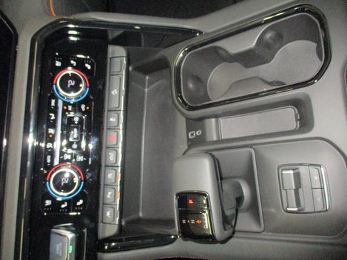 New 2026 GMC Sierra 1500 AT4 w/ AT4 Premium Package AWD/4WD image 38