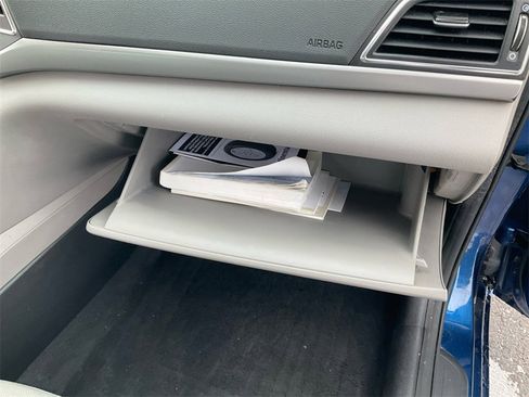 Used 2017 Hyundai Elantra SE image 23