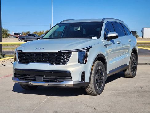 New 2026 Kia Sorento S image 2