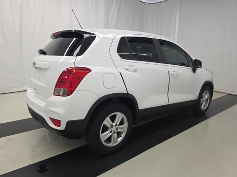 Used 2021 Chevrolet Trax LS w/ Tint and Cruise Package FWD image 4