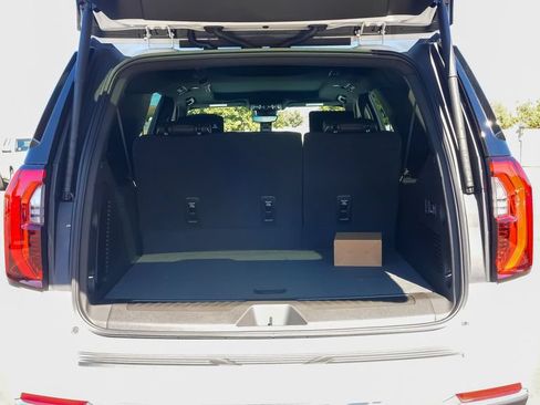 New 2026 GMC Yukon XL Elevation w/ Elevation Premium Package AWD/4WD image 9