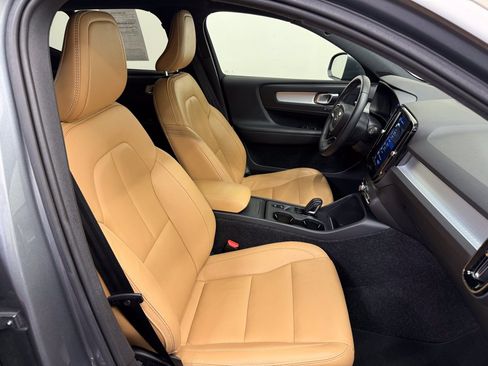 Used 2019 Volvo XC40 T5 Momentum AWD/4WD image 17