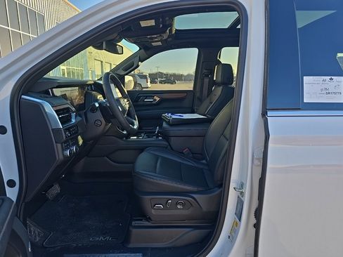 Used 2025 GMC Yukon Denali image 11