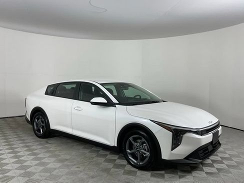 Used 2025 Kia K4 FWD image 3