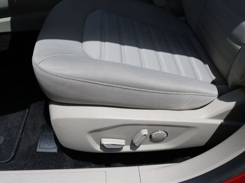 Used 2020 Ford Fusion SE FWD image 13