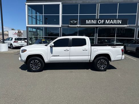 Used 2021 Toyota Tacoma TRD Sport w/ Technology Package RWD image 2