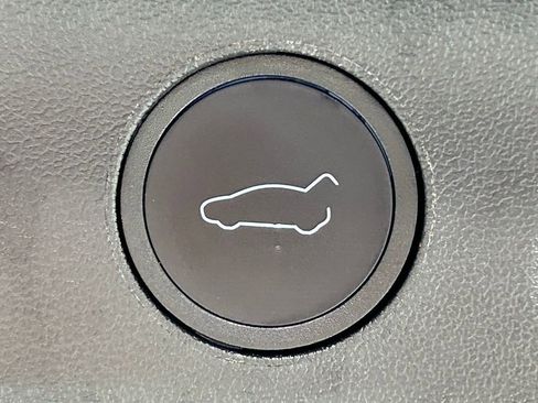 Used 2022 Tesla Model Y Long Range image 15