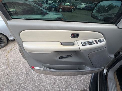 Used 2001 GMC Yukon XL SLT w/ SLT Equipment Group AWD/4WD image 15