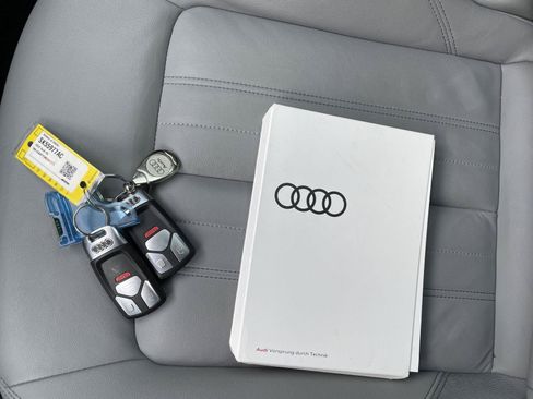 Used 2022 Audi Q5 2.0T Premium w/ Convenience Package AWD/4WD image 30