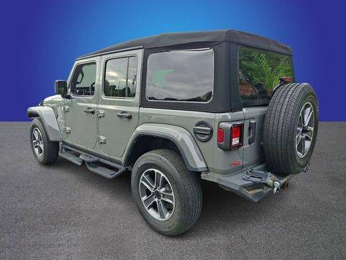 Used 2023 Jeep Wrangler Unlimited Sahara AWD/4WD image 6