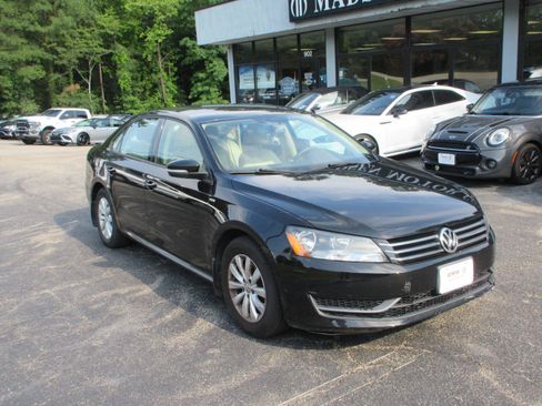 Used 2013 Volkswagen Passat 2.5 S FWD image 3