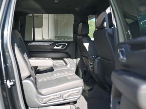 Used 2023 Chevrolet Suburban RST image 15