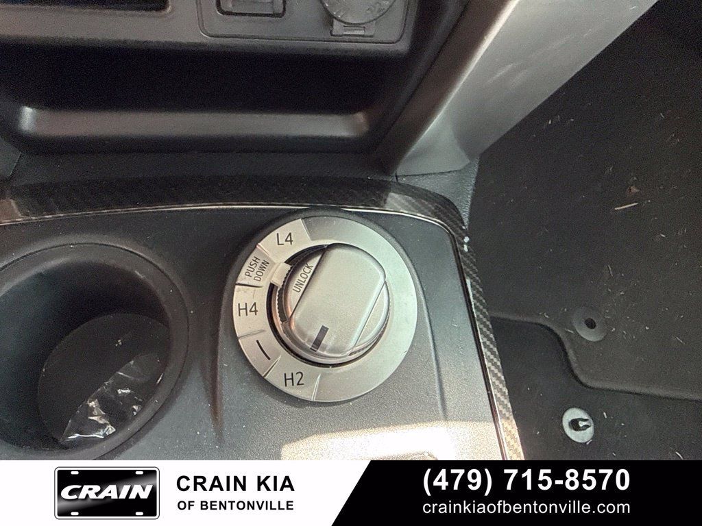 Used 2018 Toyota 4Runner SR5 AWD/4WD image 18