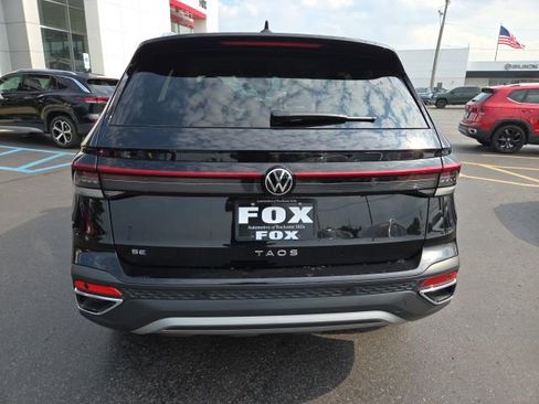 Used 2025 Volkswagen Taos SE image 6