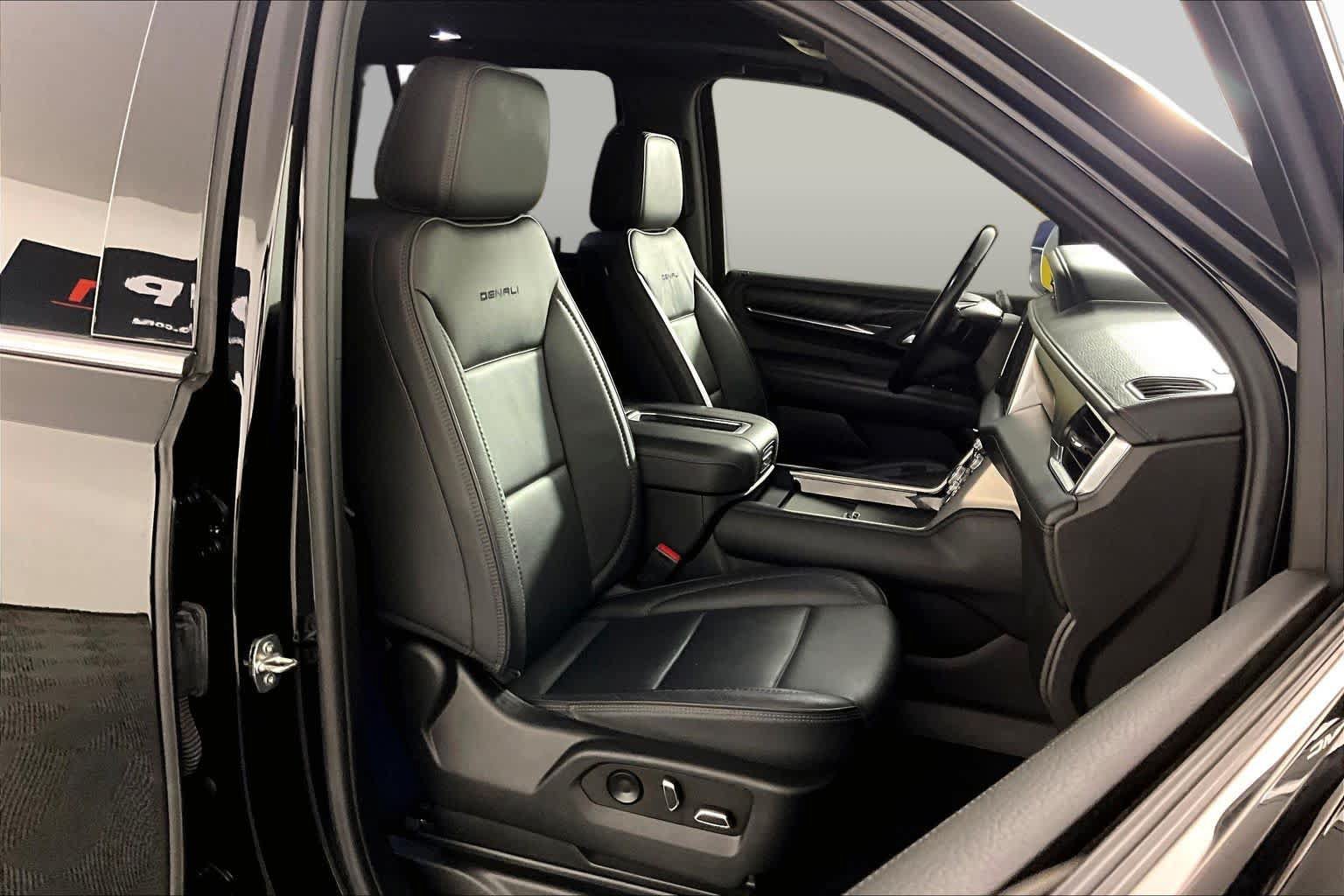 Used 2022 GMC Yukon Denali AWD/4WD image 9
