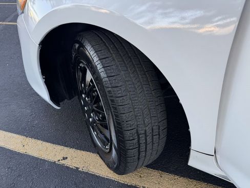 Used 2014 Toyota Camry L image 27