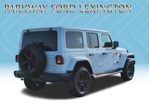 Used 2021 Jeep Wrangler Unlimited Sahara AWD/4WD image 5