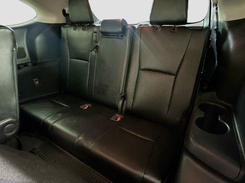 Used 2020 Toyota Highlander XLE FWD image 30