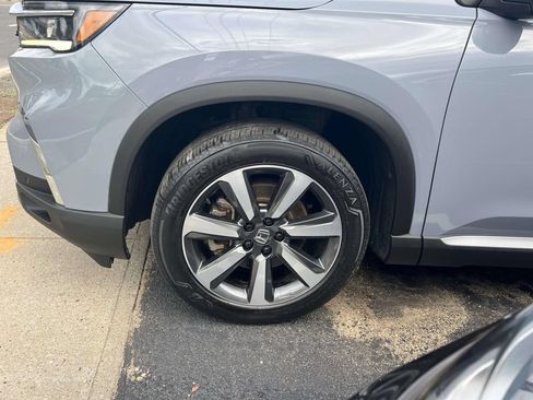 Used 2023 Honda Pilot Touring image 7