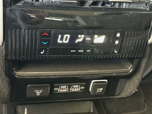 Used 2024 Jeep Wagoneer Series II AWD/4WD image 44