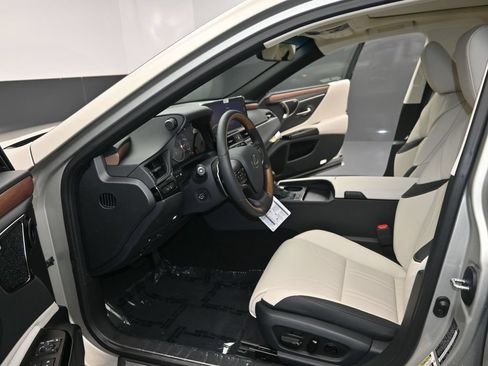 Used 2025 Lexus ES 350 Ultra Luxury FWD image 13