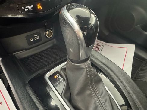 Used 2020 Nissan Rogue SV image 22