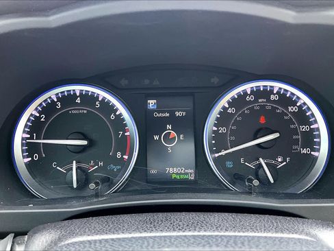 Used 2019 Toyota Highlander Limited FWD image 26