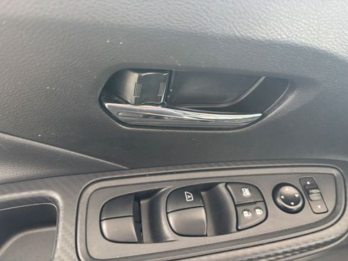 Used 2025 Nissan Versa SV FWD image 18