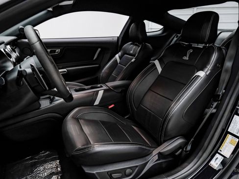 Used 2022 Ford Mustang Shelby GT500 w/ Technology Package image 35