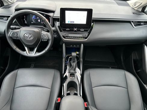 Used 2023 Toyota Corolla Cross XLE image 13