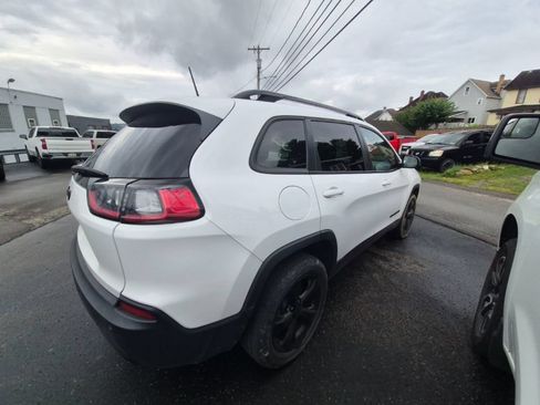 Used 2019 Jeep Cherokee Latitude Plus AWD/4WD image 8