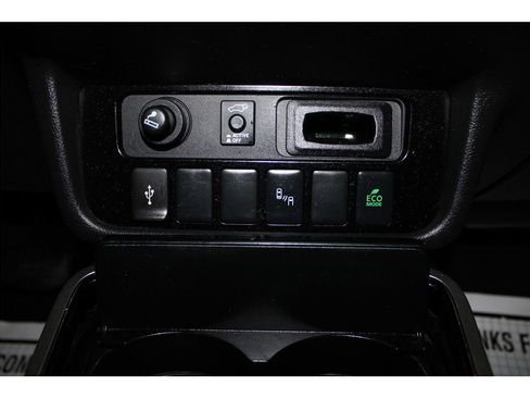 Used 2020 Mitsubishi Outlander ES image 31