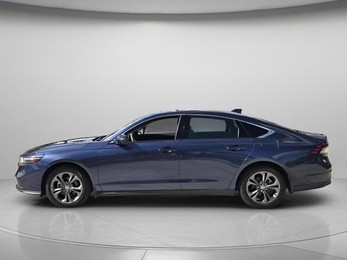 Used 2023 Honda Accord EX image 4