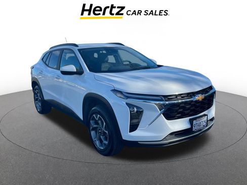 Used 2025 Chevrolet Trax LT w/ LT Convenience Package image 1