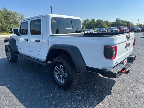 Used 2025 Jeep Gladiator Mojave w/ Convenience Group AWD/4WD image 8