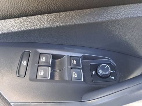Used 2023 Volkswagen Jetta SE w/ Panoramic Sunroof Package image 27