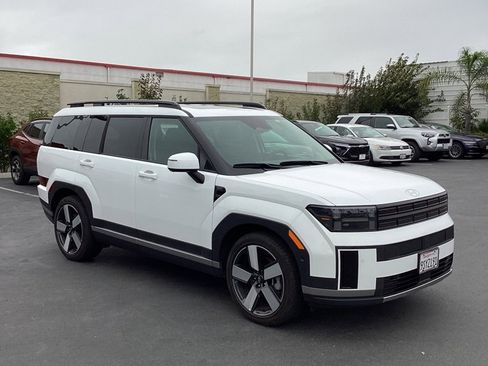 Used 2025 Hyundai Santa Fe Limited image 4