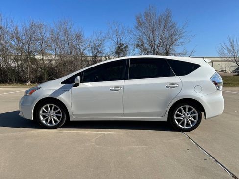 Used 2013 Toyota Prius V Two image 9