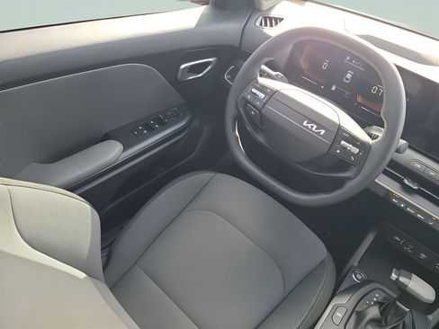 New 2025 Kia K4 FWD image 16