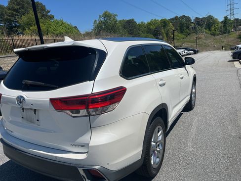 Used 2018 Toyota Highlander Limited image 9