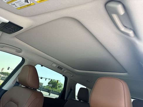 Certified 2025 Nissan Pathfinder Platinum w/ Black Appearance Package AWD/4WD image 26