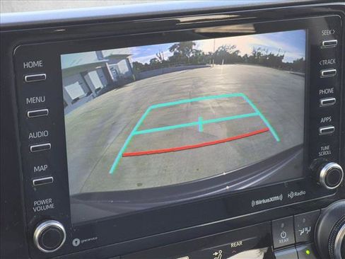 Used 2022 Toyota Highlander XLE FWD image 13